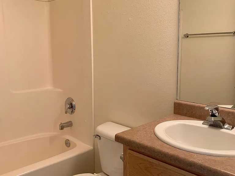916 Shirley Pl #E — Photo 13