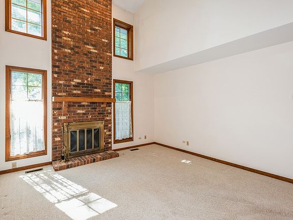 4th image of 824 Saddlewood Dr