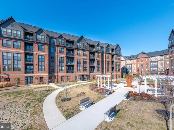 3925 Fair Ridge Dr APT 303, Fairfax, VA 22033