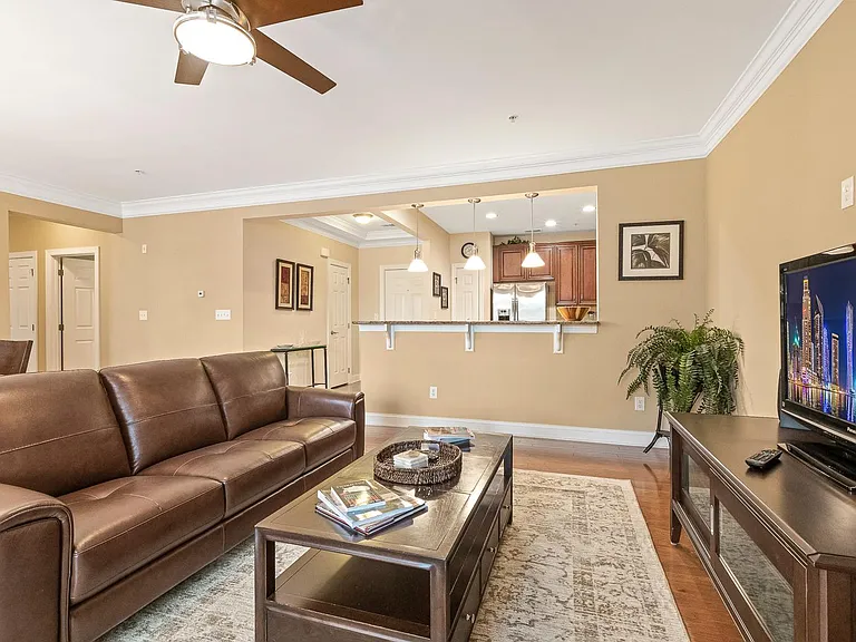 10400 Rosegate Ct #201 — Photo 21