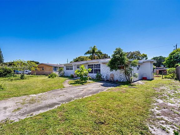 3rd image of 3020 SW 8th St