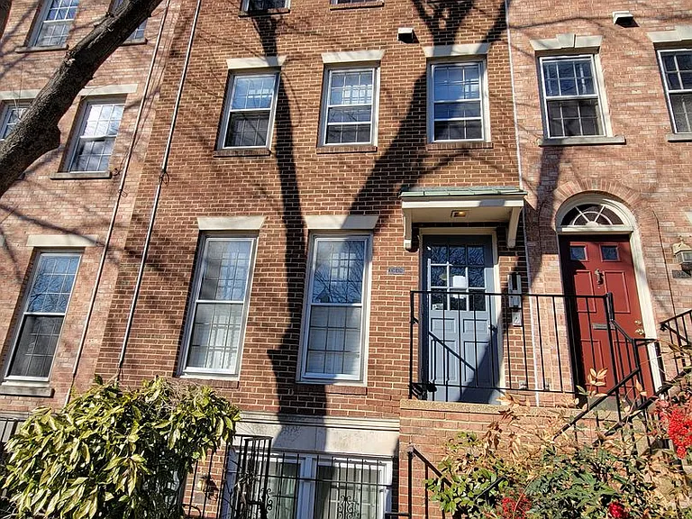 1949 Calvert St NW #D — Photo 1
