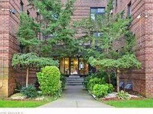 2209 Knapp Street image 1 of 35