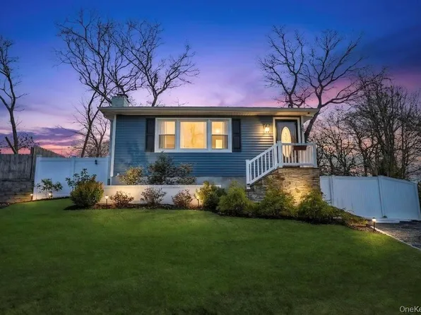 16 Jerome Road, Sound Beach, NY 11789