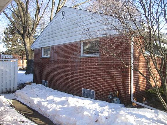3rd image of 1229 Iroquois Dr