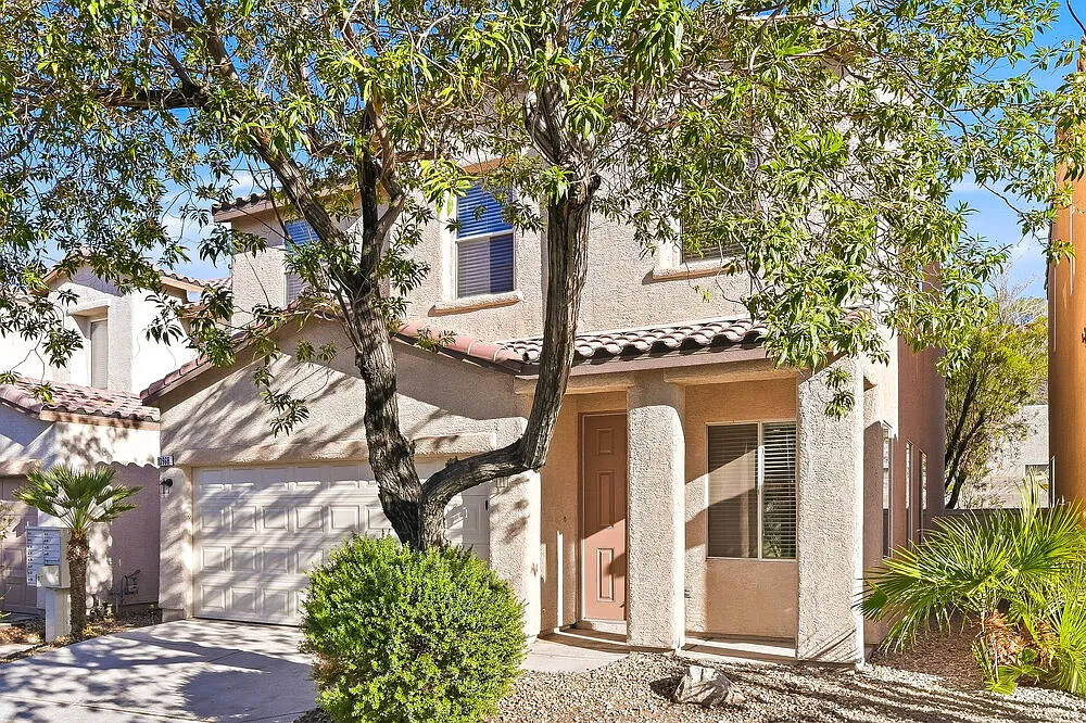 4 bed, 2.5 bath, 1725 sqft, $2,355 — Photo 2