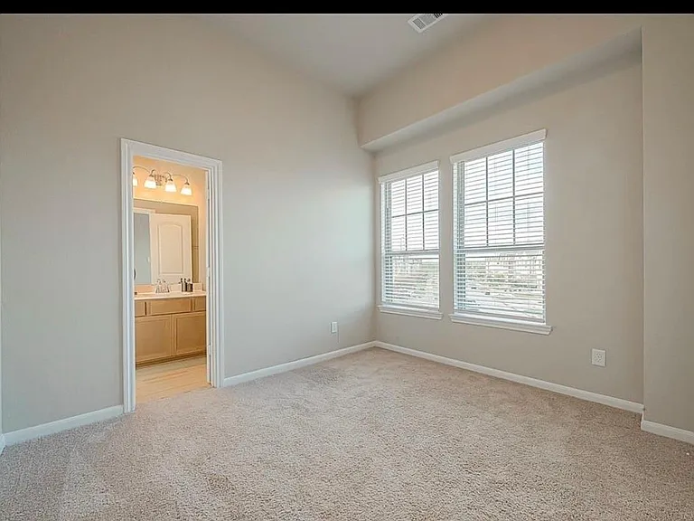 8700 Laurel Crest Dr — Photo 16