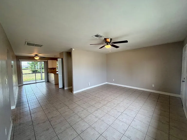 712 SW 3rd Ct — Photo 6