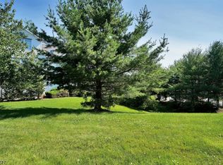 61 Hancock Dr, Morristown, NJ 07960