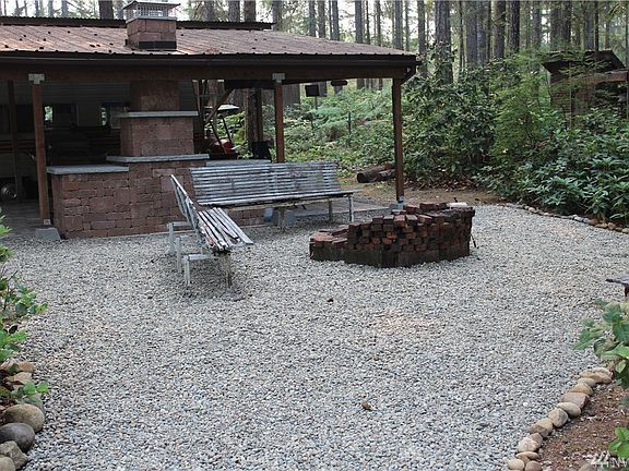 4th image of 31 N Brook Ln