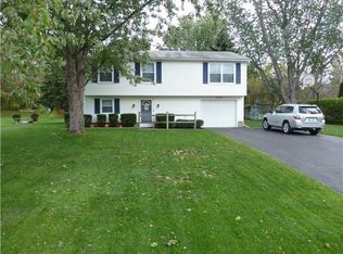 6164 Hollybush Ln, Ontario, NY 14519