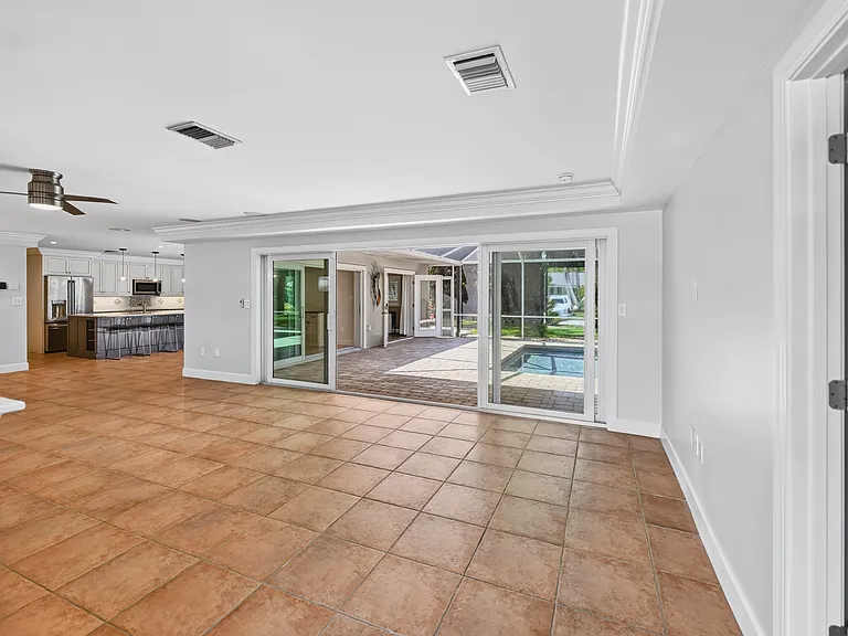 606 Owl Way — Photo 2