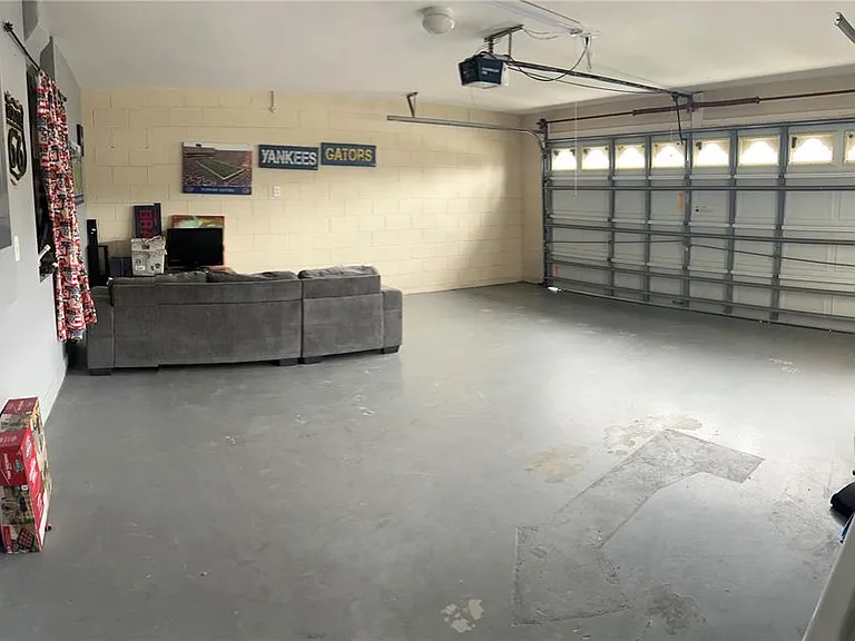 8121 Fan Palm Way — Photo 34