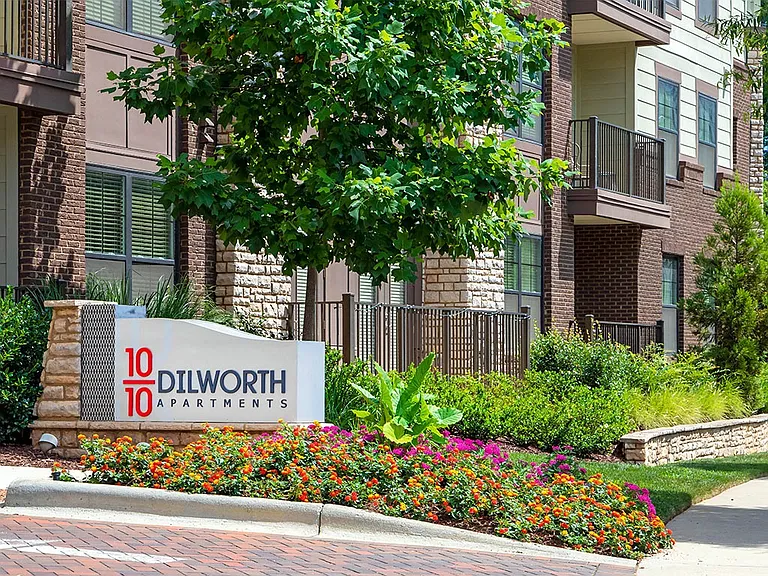 1010 Dilworth Apartments — Photo 31
