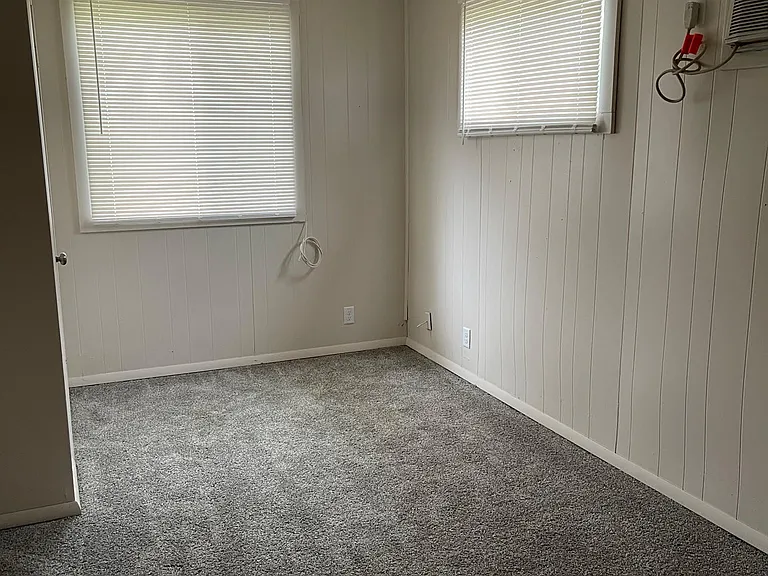 27 Howard Dr — Photo 4