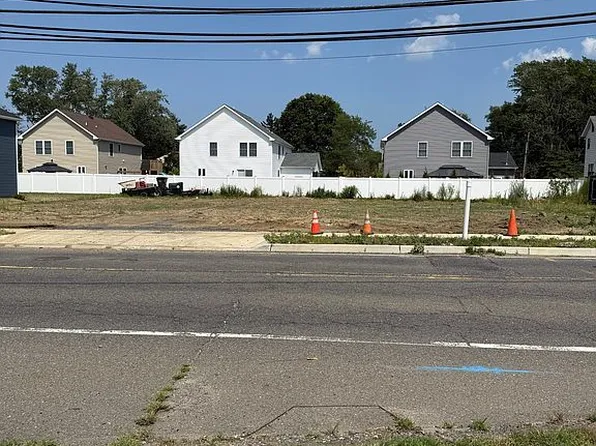 561 Holmdel Rd, Hazlet, NJ 07730