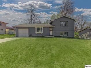 2101 Pleasantview Ln, Bellevue, NE 68005
