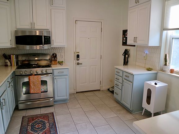 4th image of 139 E 8th Ave