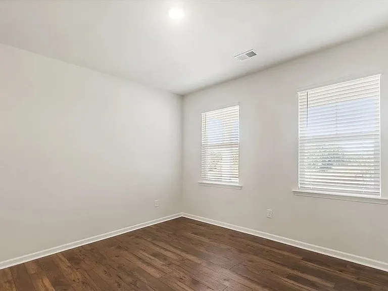 1021 Skidway Dr — Photo 7