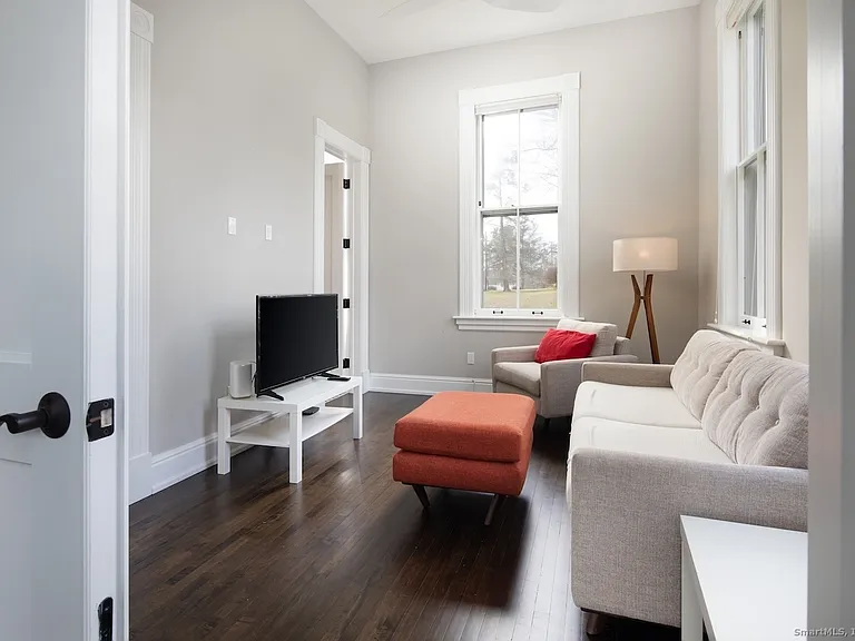 33 Sharon Rd — Photo 7