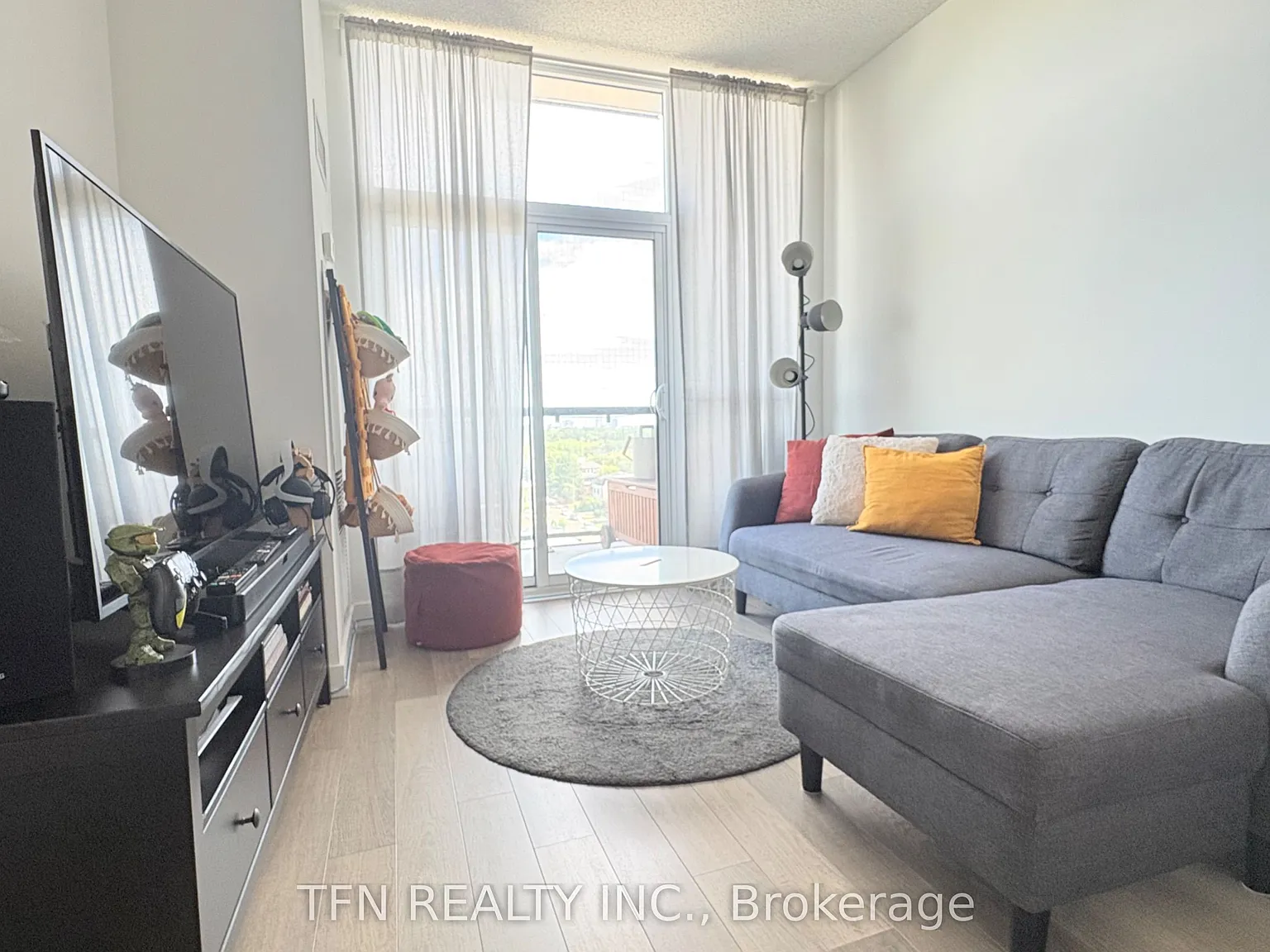 Empire Midtown — Photo 1