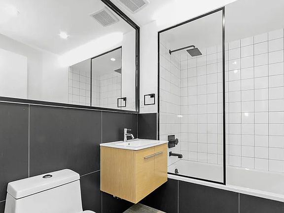 3rd image of 10 Lexington Ave #2P