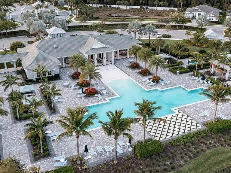 9241 Cayman Dr — Photo 46