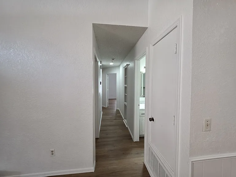 1306 SW 96th St — Photo 10