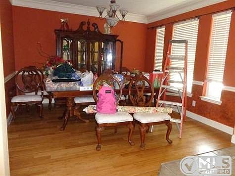 5th image of 8901 Oakridge Ct