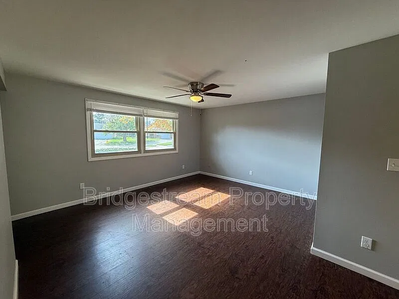 3 bed, 2.0 bath, 1100 sqft, $1,595 — Photo 2