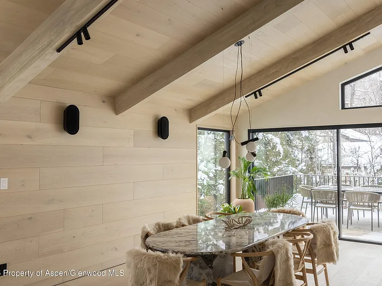 609 W Francis St — Photo 13