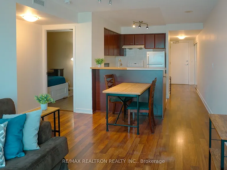 38 Lee Centre Dr #915 — Photo 9