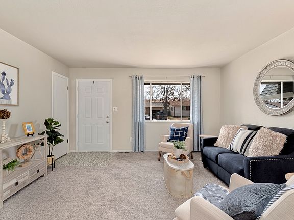 B2 - 1725 30th St Rd HR (7).jpg