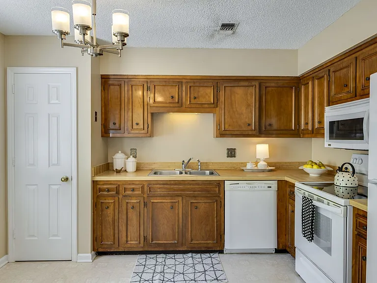 5768 Stone Brook Dr — Photo 12