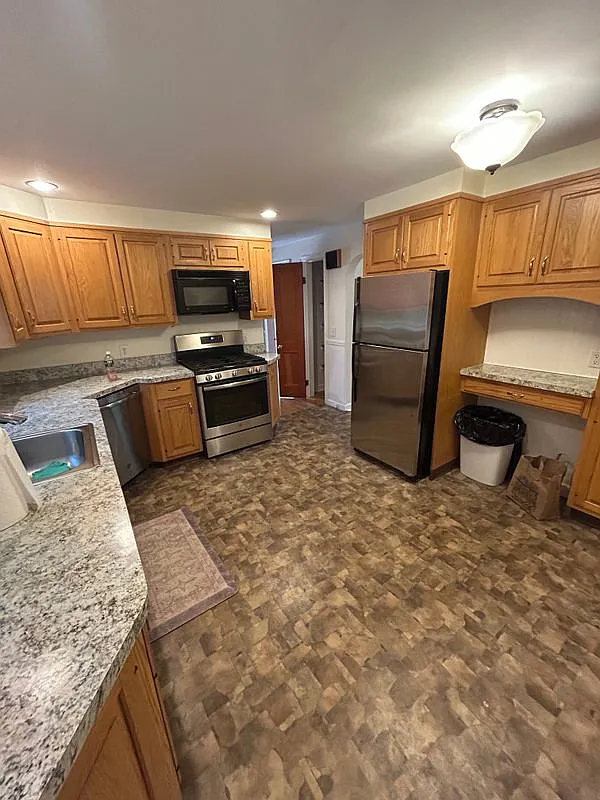 2 bed, 1.0 bath, 1250 sqft, $2,450 — Photo 2