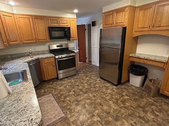 2nd image of 17 Pinewood Rd