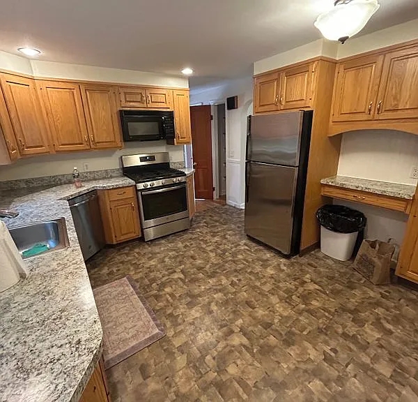 17 Pinewood Rd — Photo 2