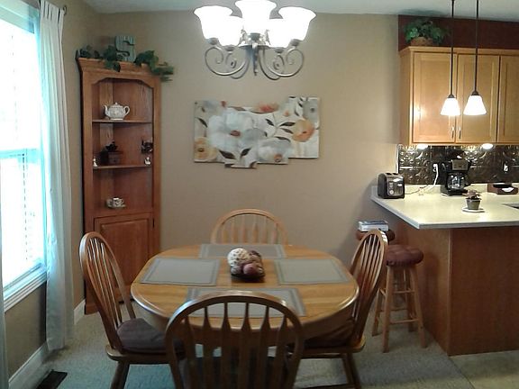 5th image of 192 Canterbury Dr