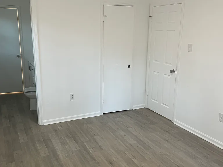 409 Dickens Ave — Photo 5