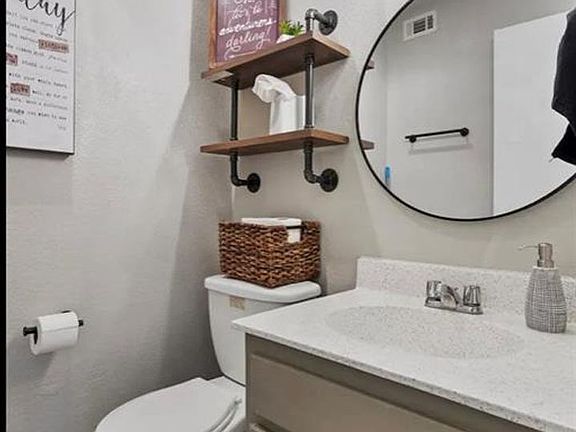 5th image of 200 Laurel Dr APT B