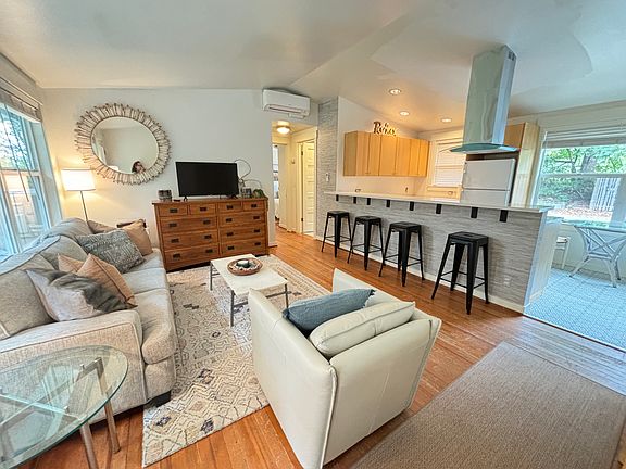 5th image of 1574 Parkview Dr NE #10