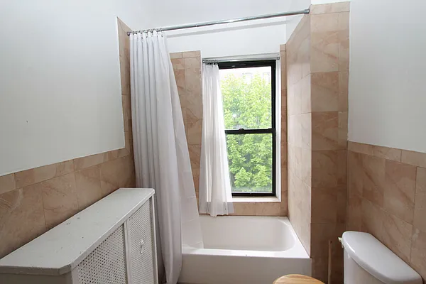 Rented by H.P. Greenfield Real Estate | media 6