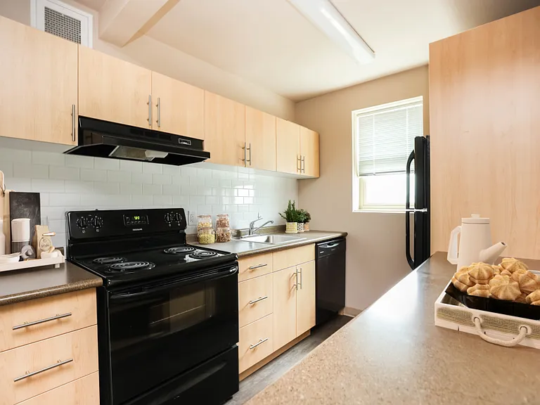 93 Eugenie St #77 — Photo 10