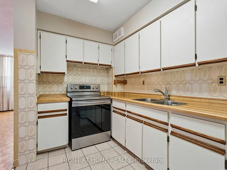 212 Kerr St #207 — Photo 8