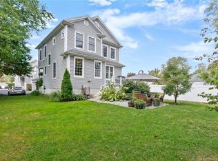 637 Reef Rd, Fairfield, CT 06824