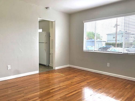2nd image of 4512 Illinois St