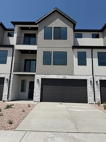 525 E Levengrove Dr Photo 1