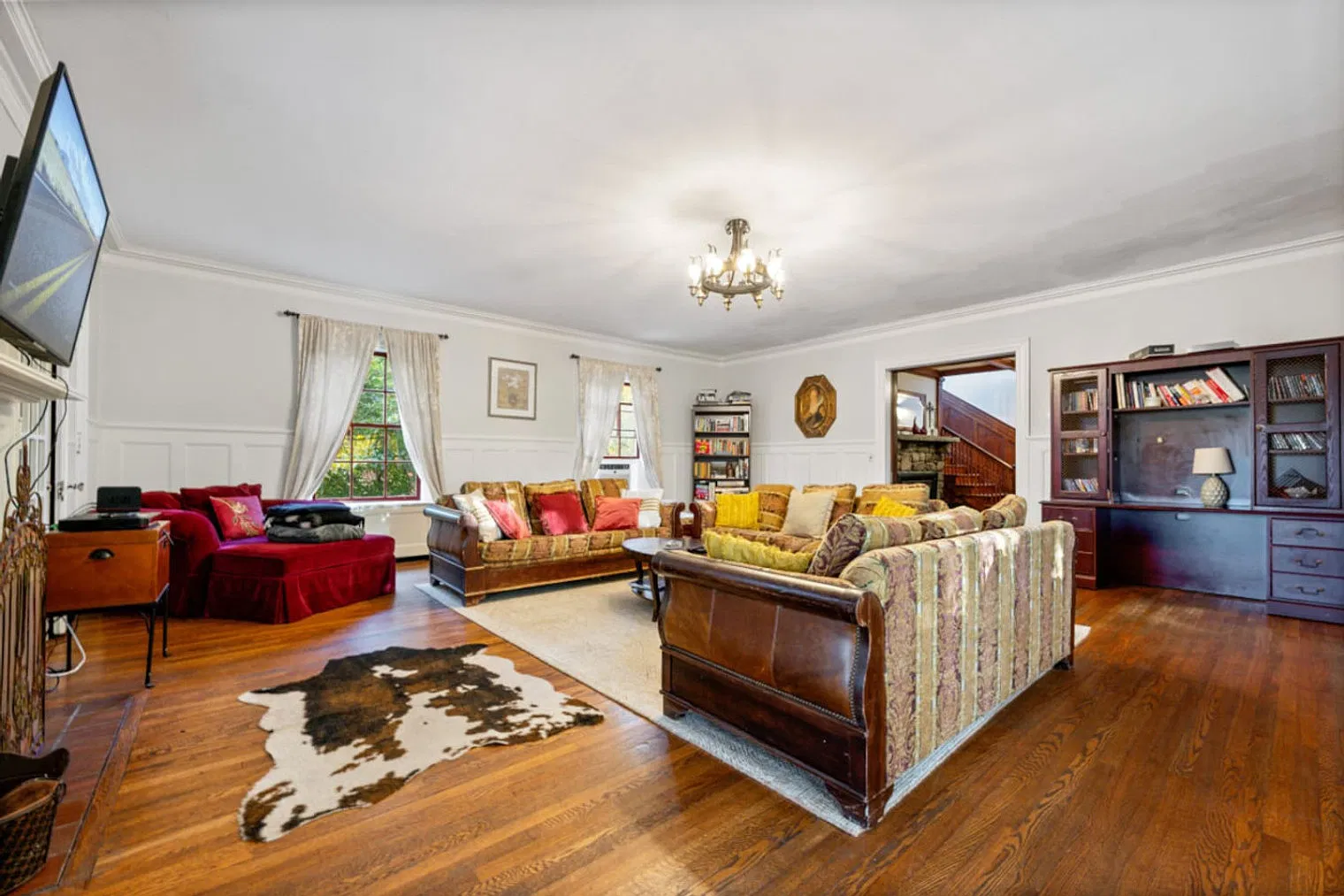 7 bed, 6.0 bath, 6673 sqft, $24,000 — Photo 3