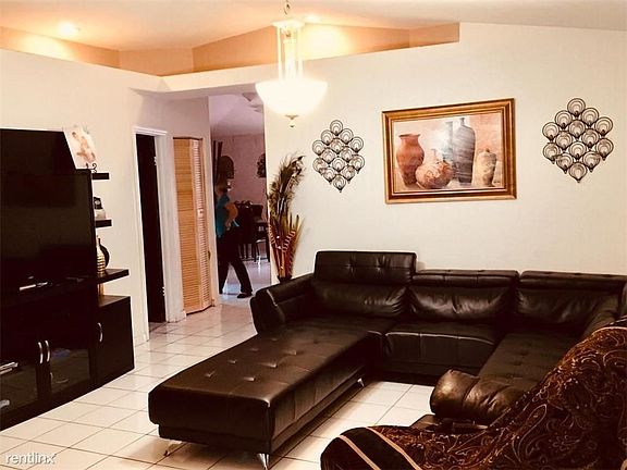 9712 NW 127 TER PIC 4