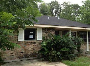 21 Fairlane Dr, Metairie, LA 70003
